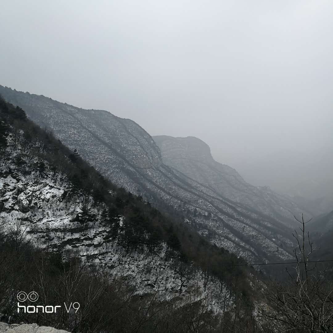 焦作市眾光耐酸瓷業(yè)有限公司開工前先去登登山，而且還是雪山